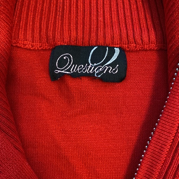 Questions red zipped up sweater cardigan. Size L - Picture 5 of 11